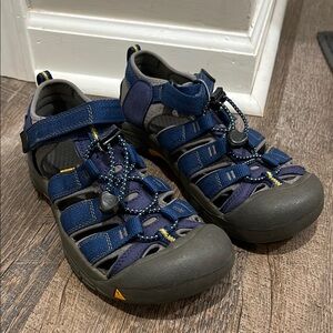 KEEN Newport H2 Blue and Gray Sandals with Protective Toe Cap and Elastic Lacing